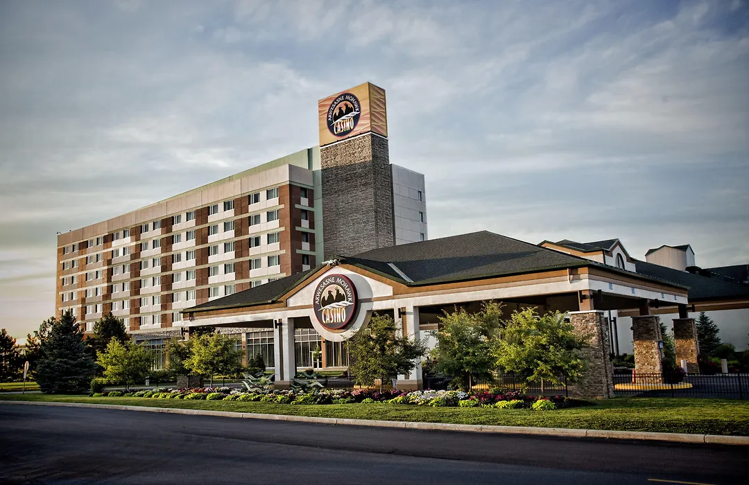 Akwesasne Mohawk Casino Resort And Players Inn Hotel-1