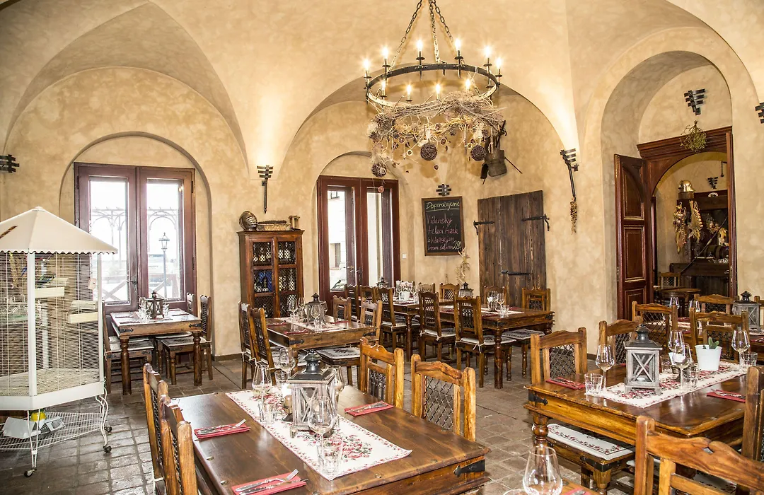 Chateau Zbiroh-1