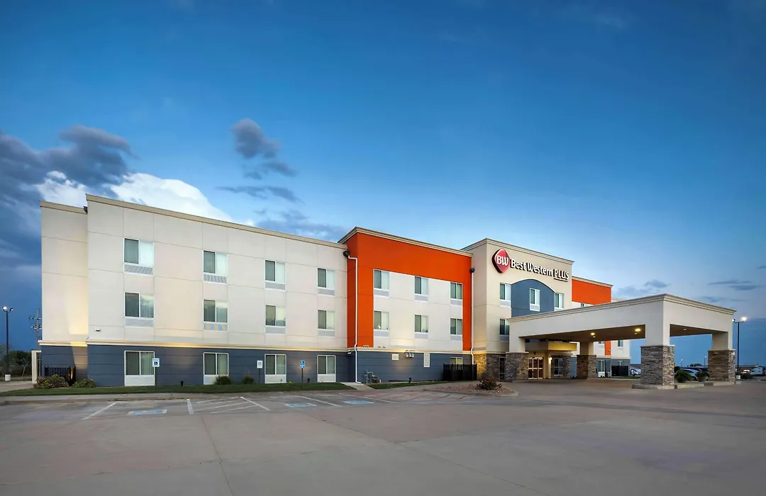 Best Western Plus Pratt-1