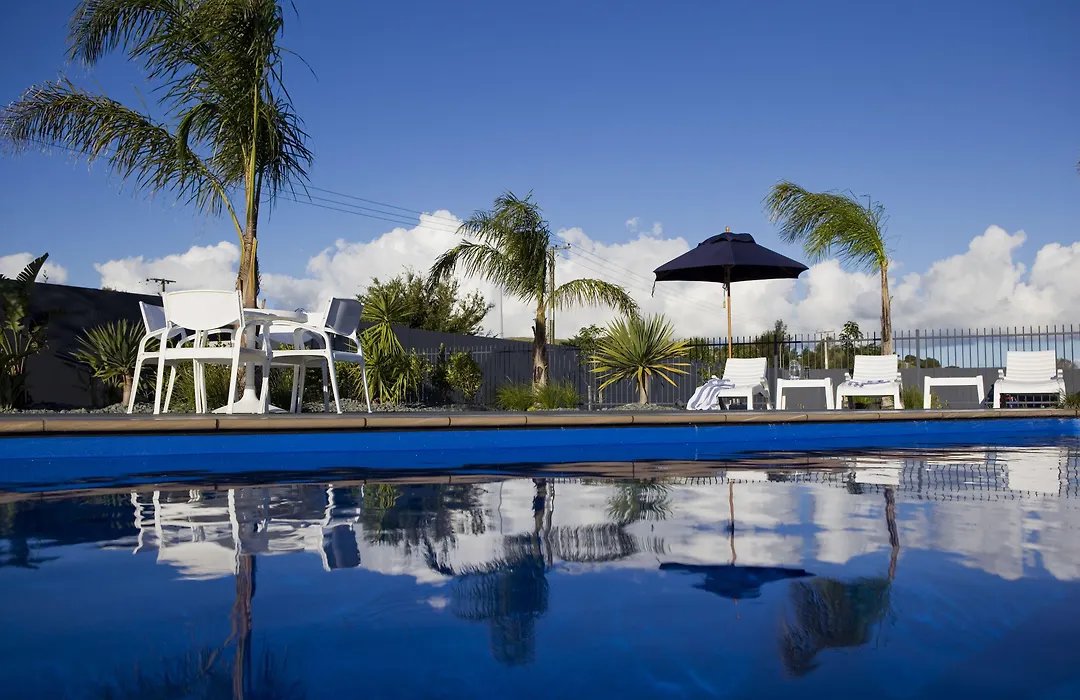 Motel Oasis-1