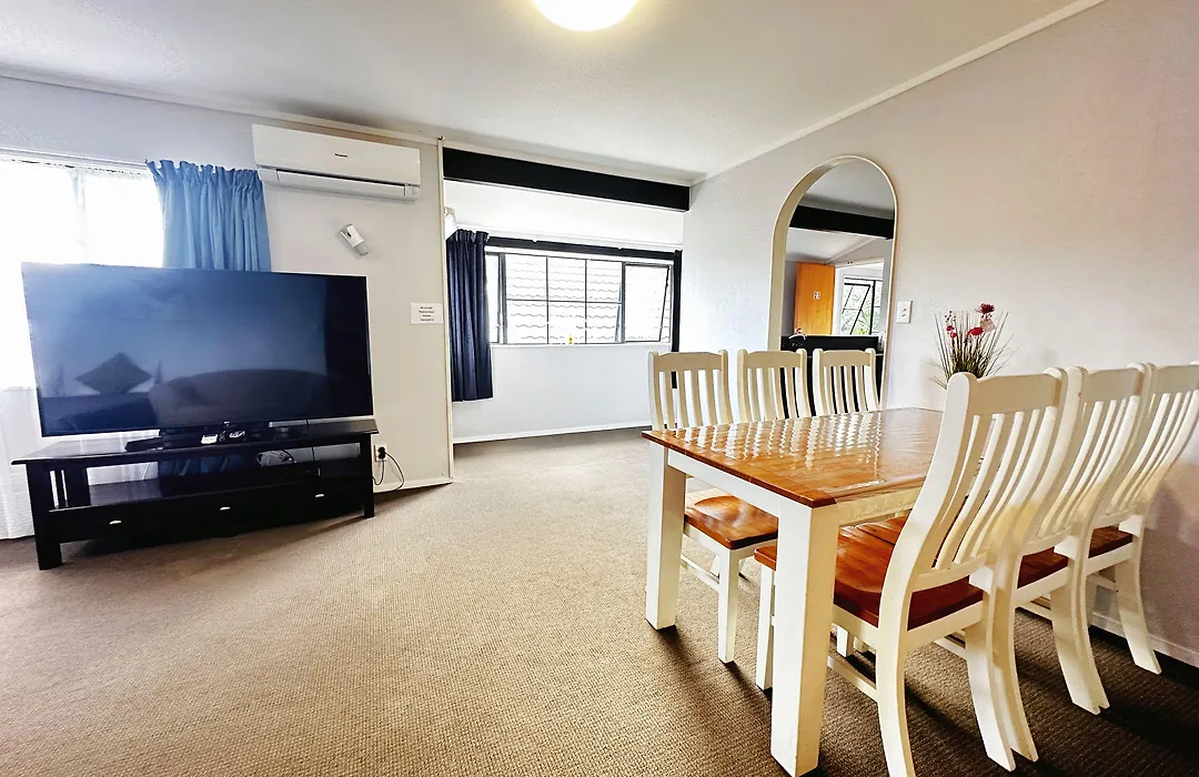 Kingswood Manor Motel-1