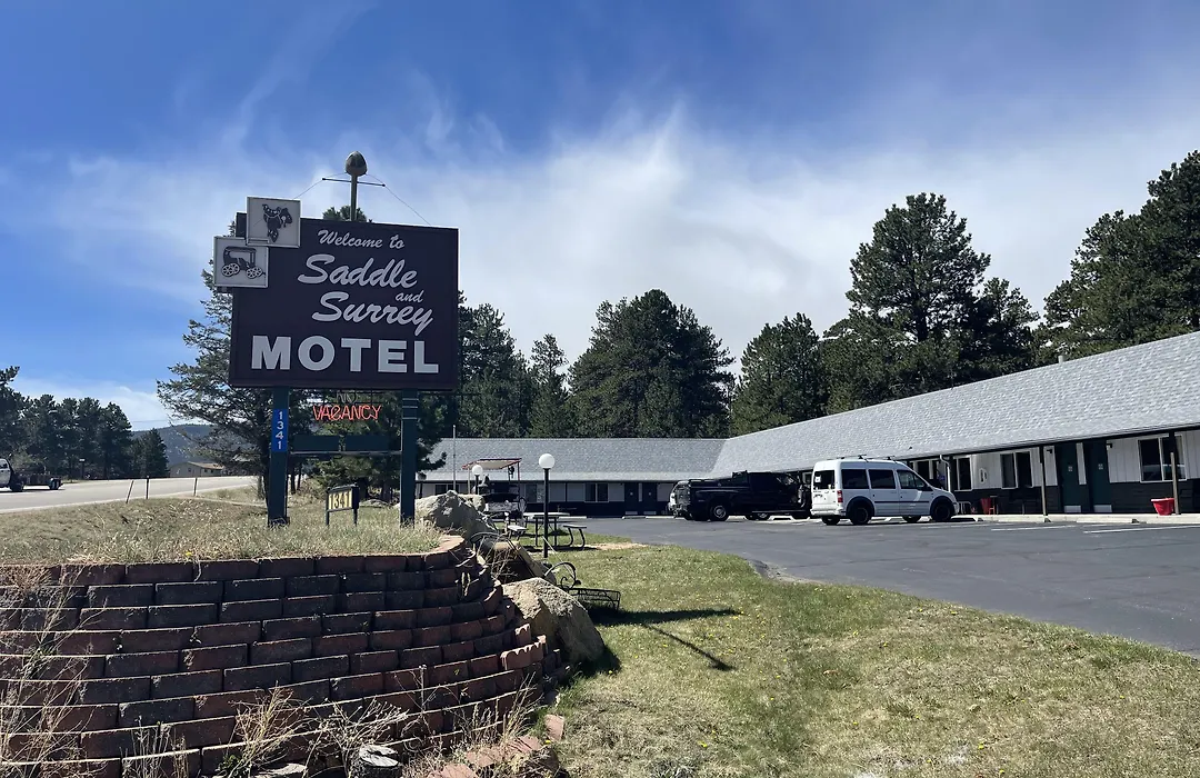 Saddle & Surrey Motel-1