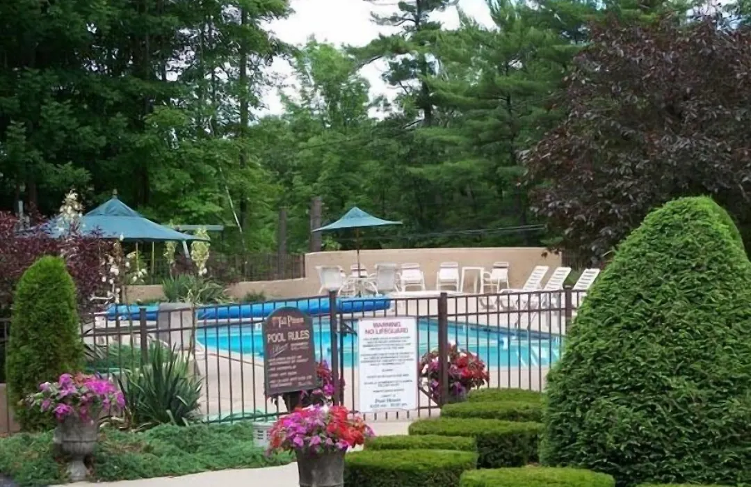 Tall Pines Motel-1