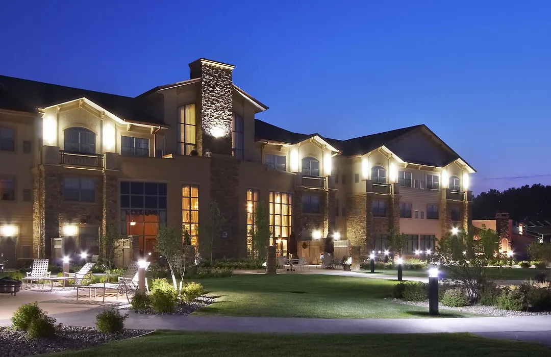 Clubhouse Hotel & Suites Fargo-1