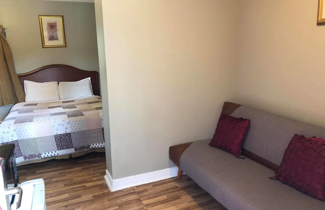 Niagara Inn & Suites-1