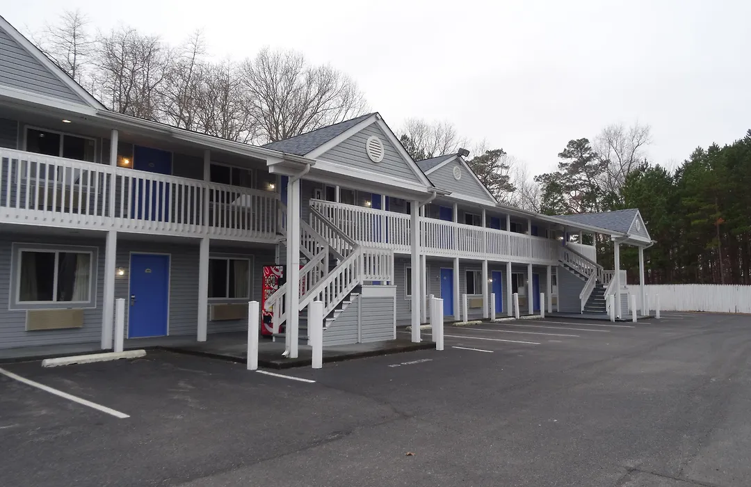 Village Inn & Suites - Smithville-1