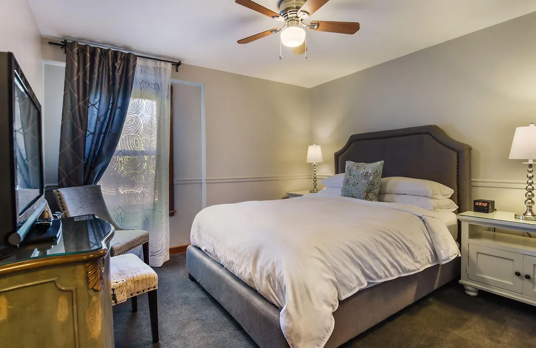 Wild Iris Inn-1