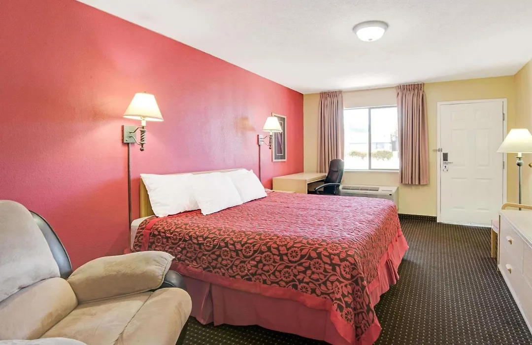 Days Inn By Wyndham East Albuquerque 'Newly Renovated'-1
