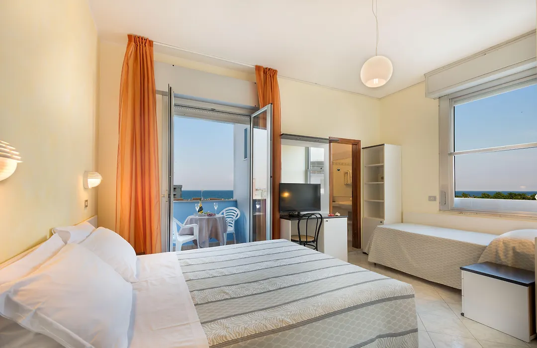 Hotel Ras-1