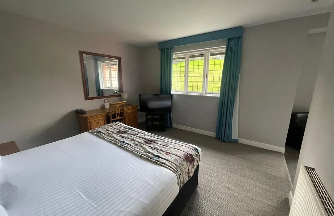 Cwrt Bleddyn Hotel & Spa-1