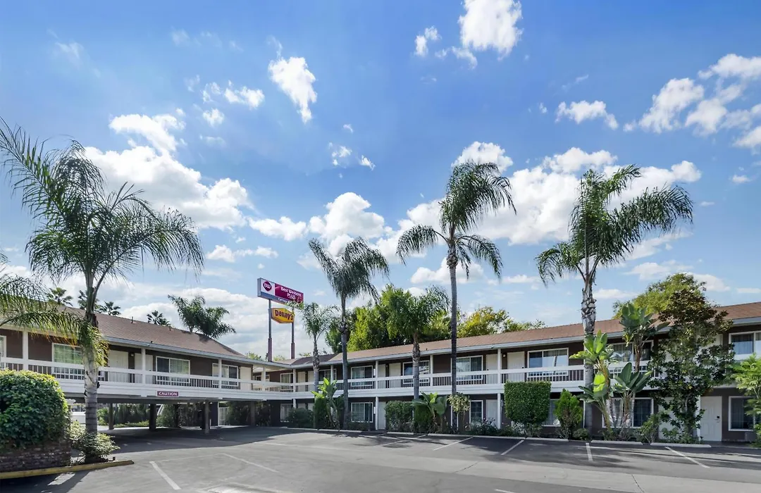 Best Western Plus Carriage Inn-1