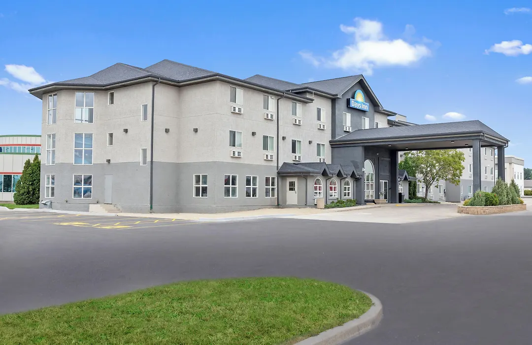 Days Inn By Wyndham Steinbach-1