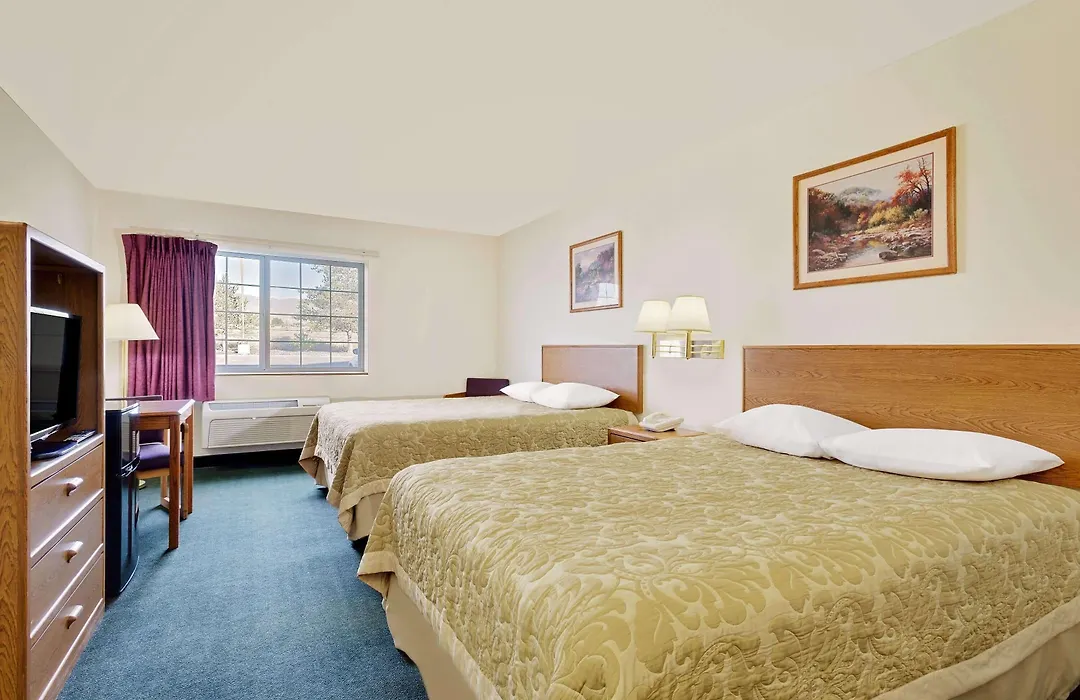 Super 8 By Wyndham Battle Mountain-1