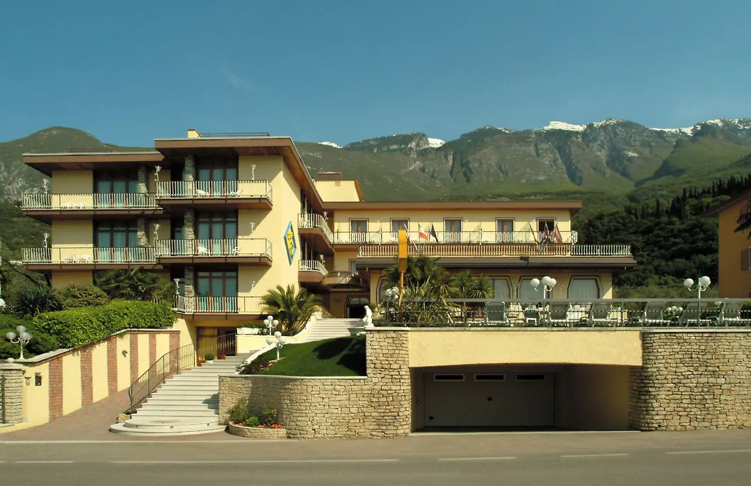 Hotel Cristallo-1