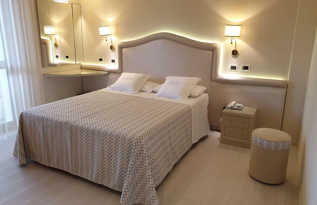 Hotel Globus-1