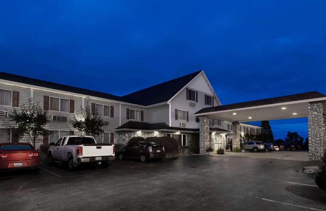Super 8 By Wyndham St. Ignace-1