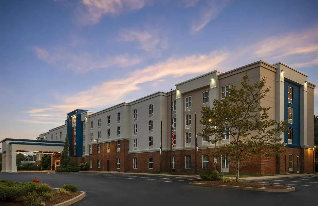 Hampton Inn & Suites By Hilton Plymouth-1