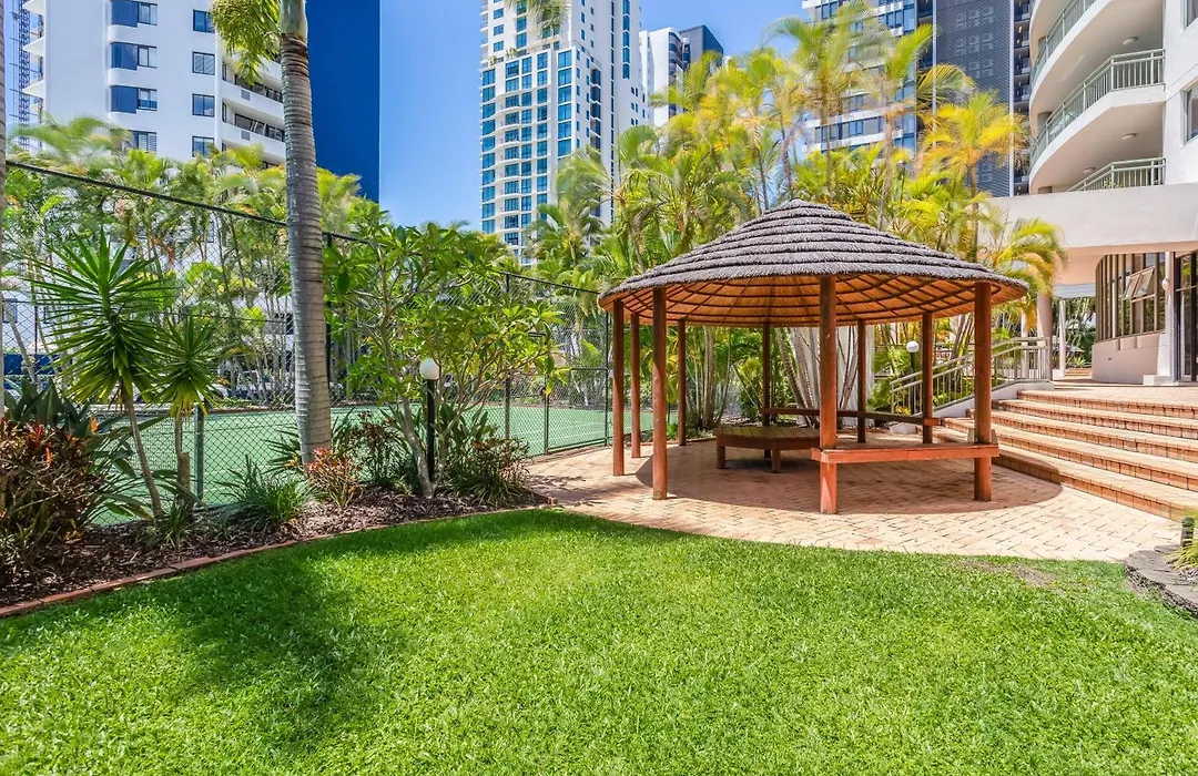 The Meriton Apartments On Main Beach-1