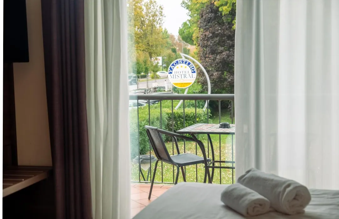 Yachting Hotel Mistral-1