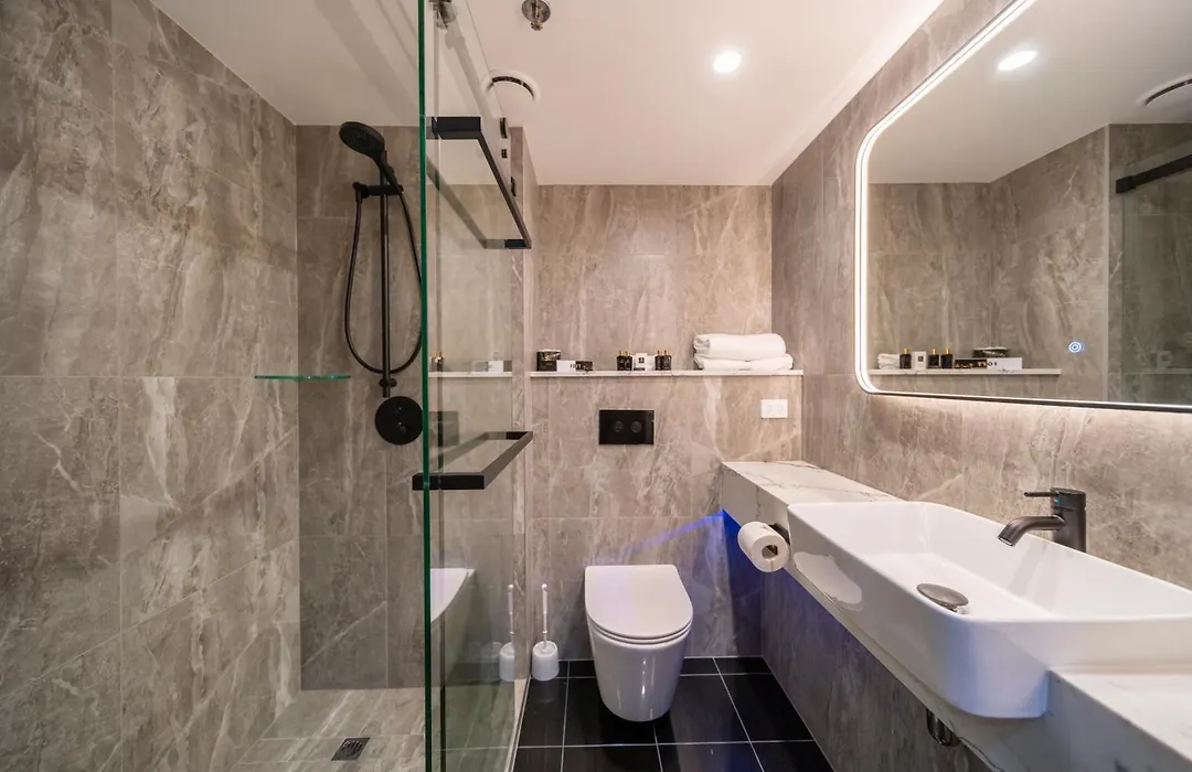 Distinction Te Anau Hotel & Villas-1