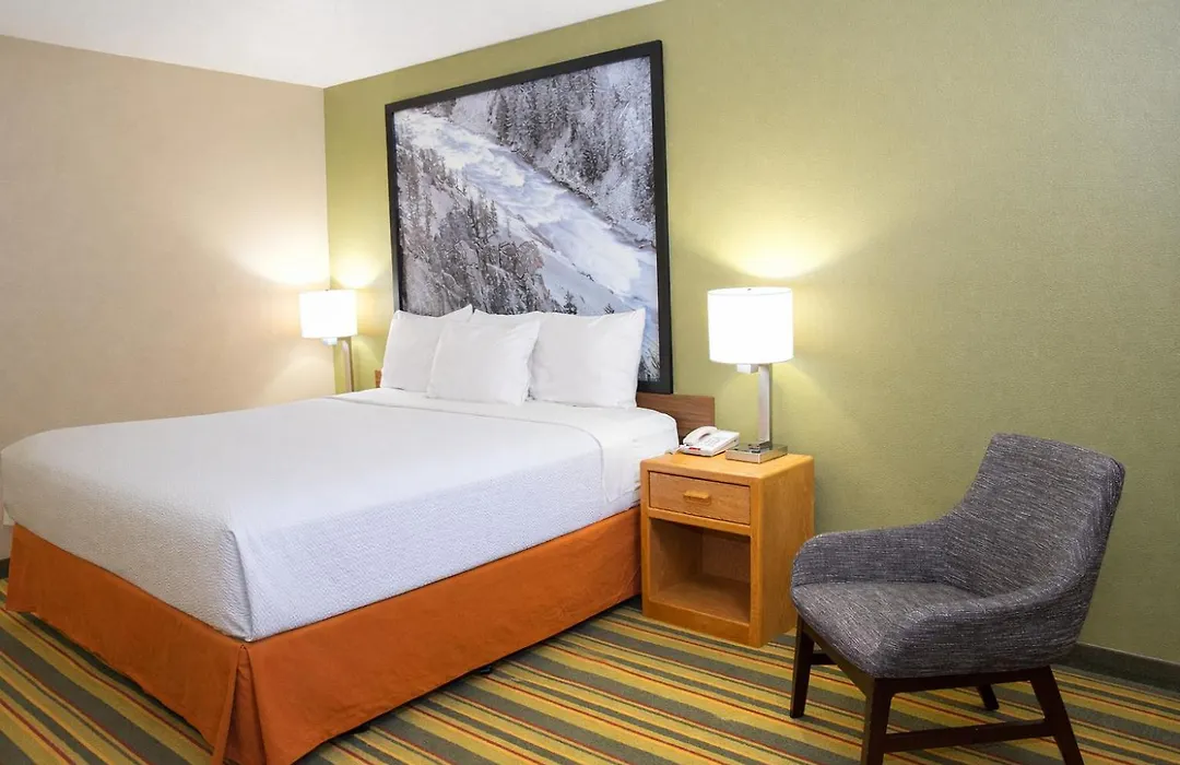 Super 8 By Wyndham Antigo-1