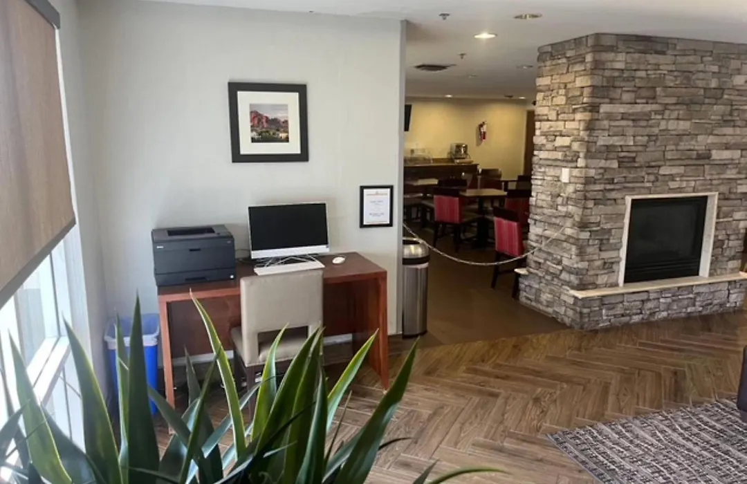 Comfort Inn & Suites Phoenix North - Deer Valley-1