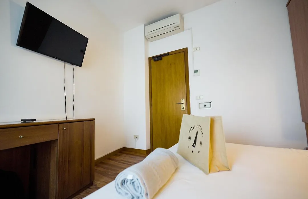 Hotel President-1