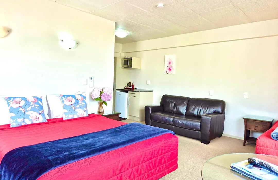 Absolute Lake View Motel-1