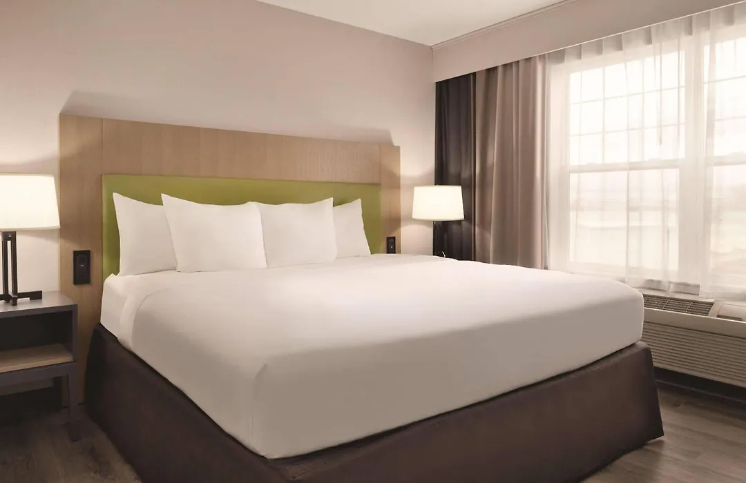 Country Inn & Suites By Radisson, Waterloo, Ia-1