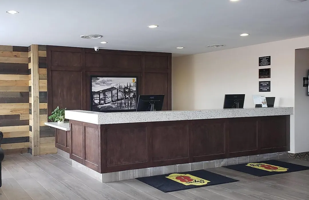 Super 8 By Wyndham Spruce Grove-1