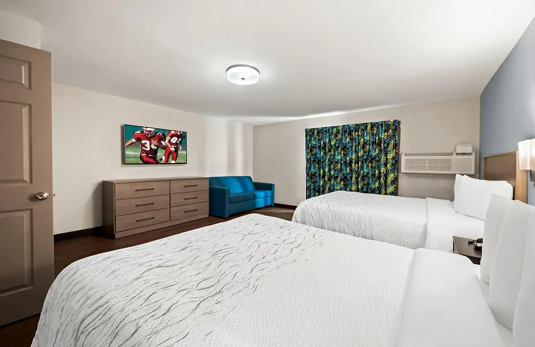 Red Roof Inn Plus+ & Suites Naples Downtown-5Th Ave S-1