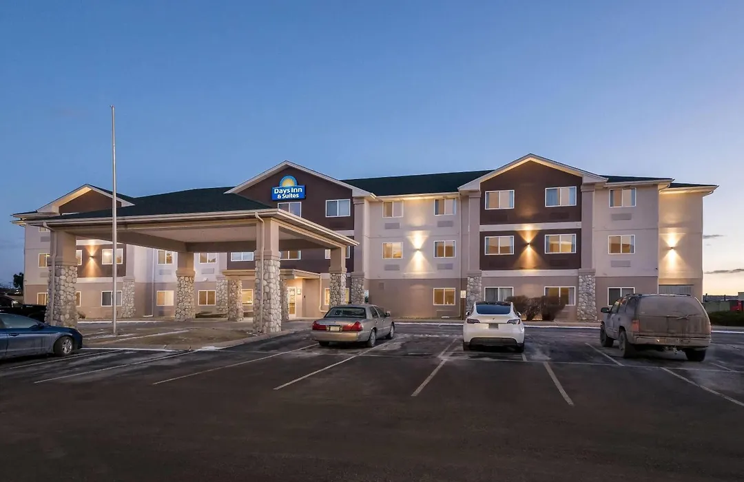 Days Inn & Suites By Wyndham Castle Rock-1