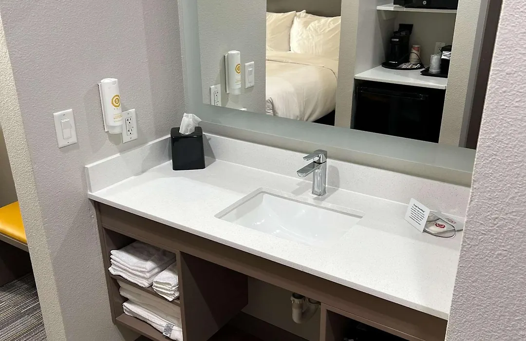 Comfort Inn & Suites-1