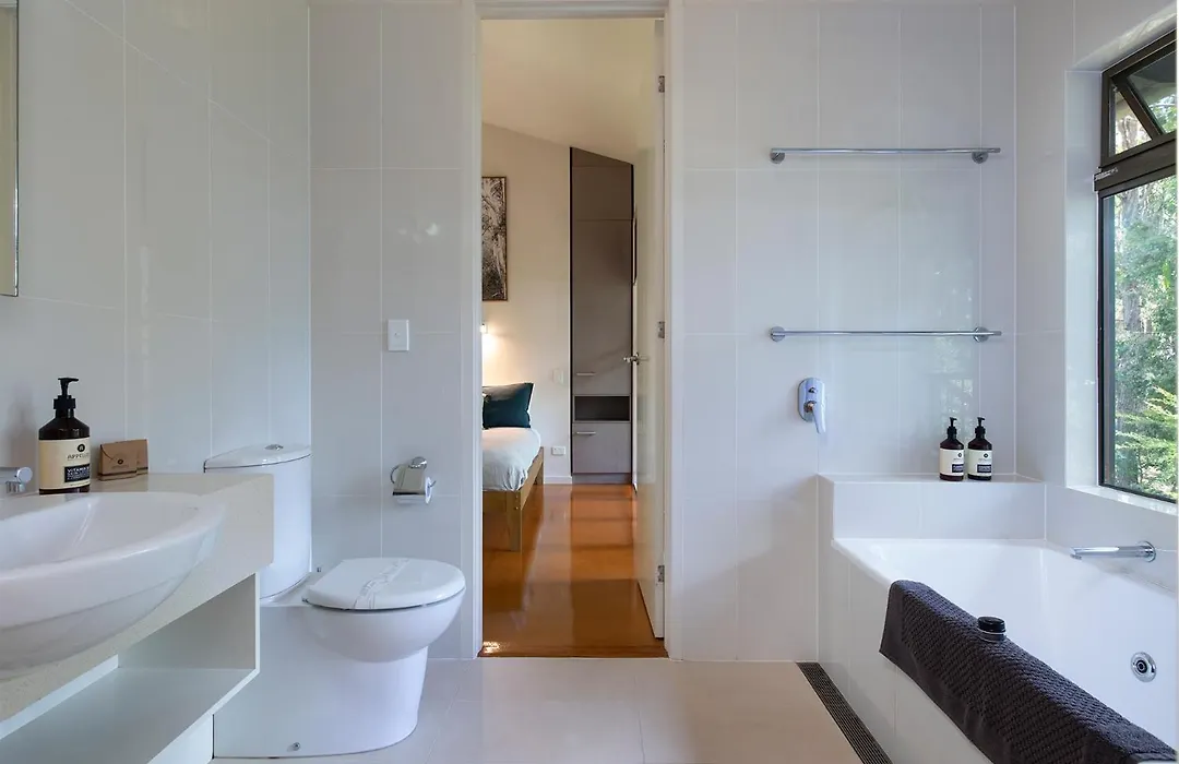Eumarella Shores Noosa Lake Retreat-1