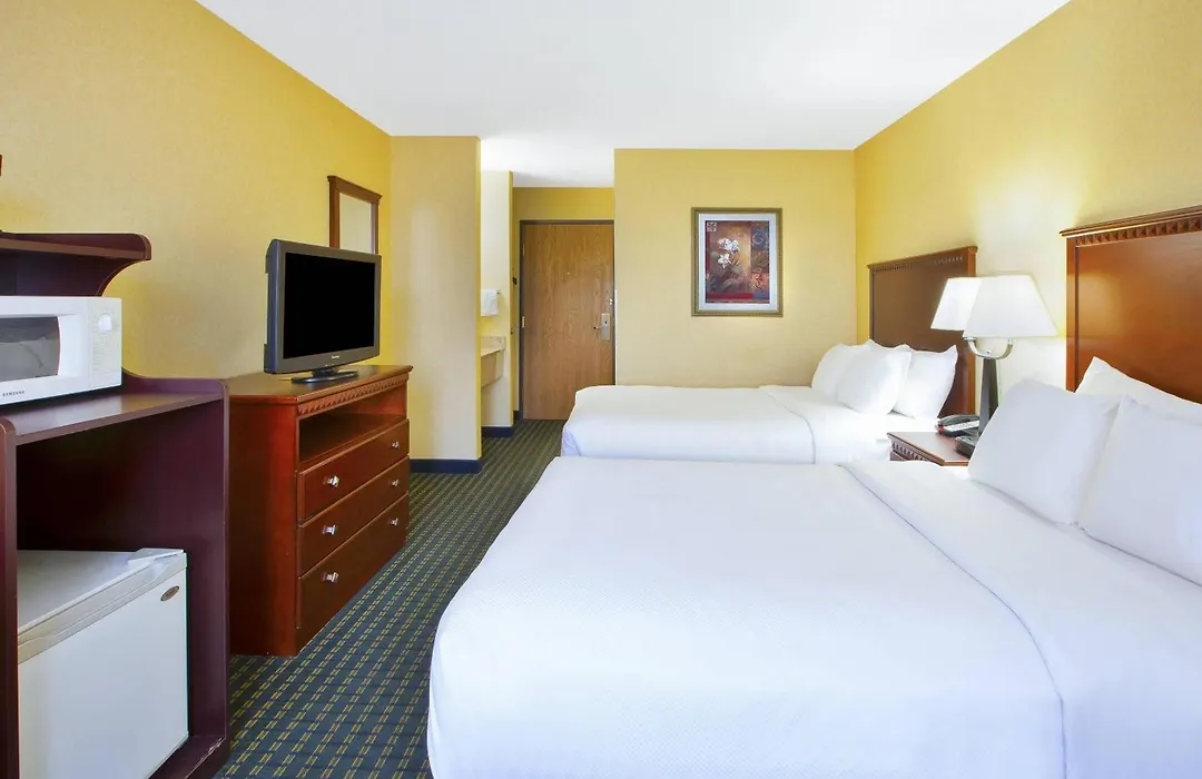 Quality Inn Marshall Near I-69-1