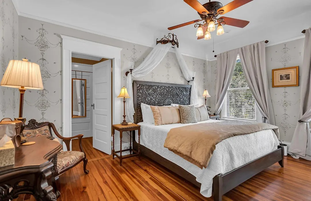 Hoyt House Luxury Bed & Breakfast-1