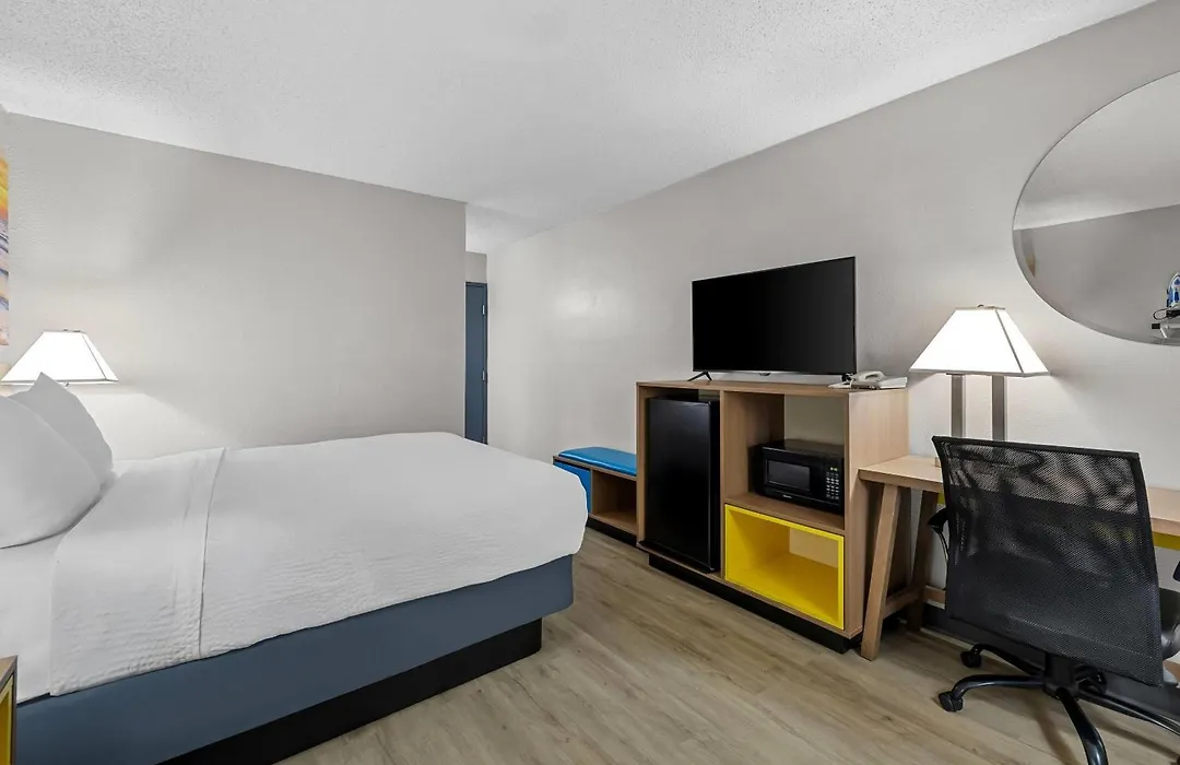 Days Inn By Wyndham Fond Du Lac-1