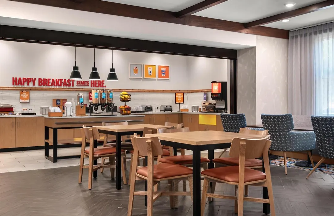 Hampton Inn & Suites Fresno-1