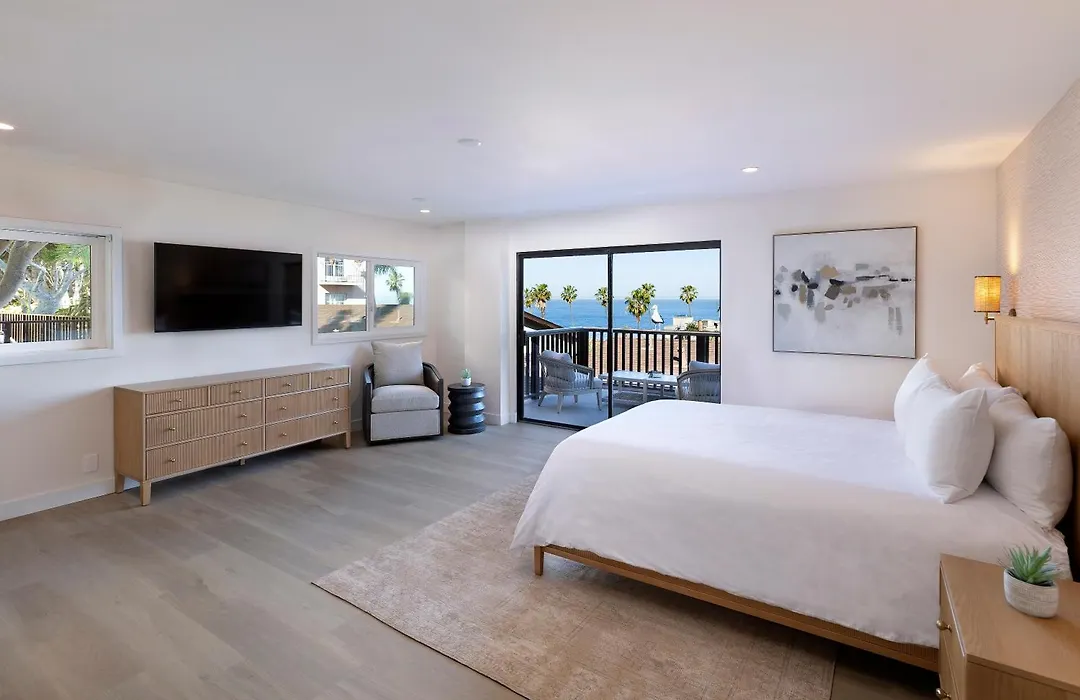 La Jolla Cove Suites-1