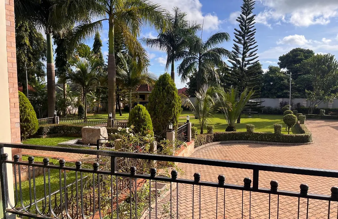 Lakepoint Villa-1