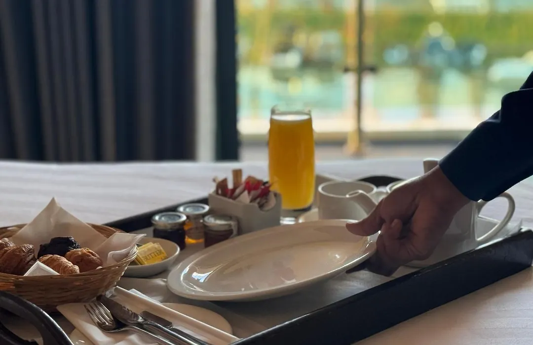 Crowne Plaza London - Kingston By Ihg-1