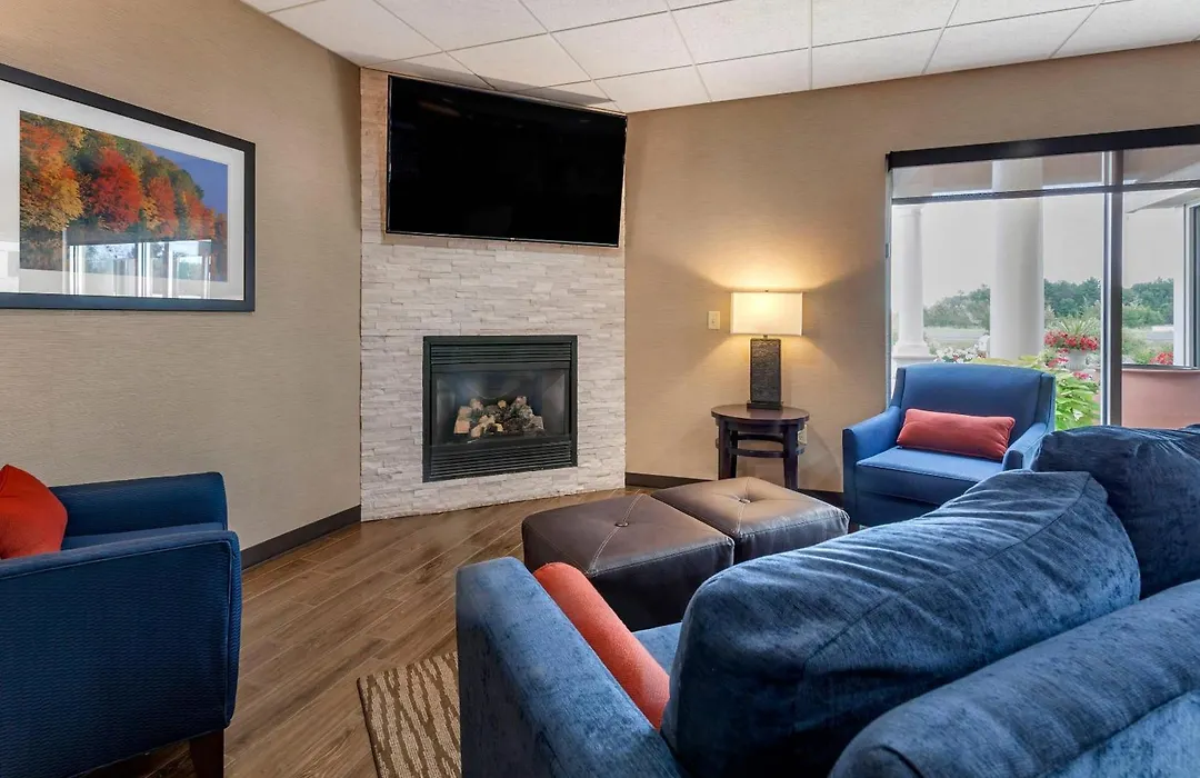 Comfort Suites Escanaba West-1