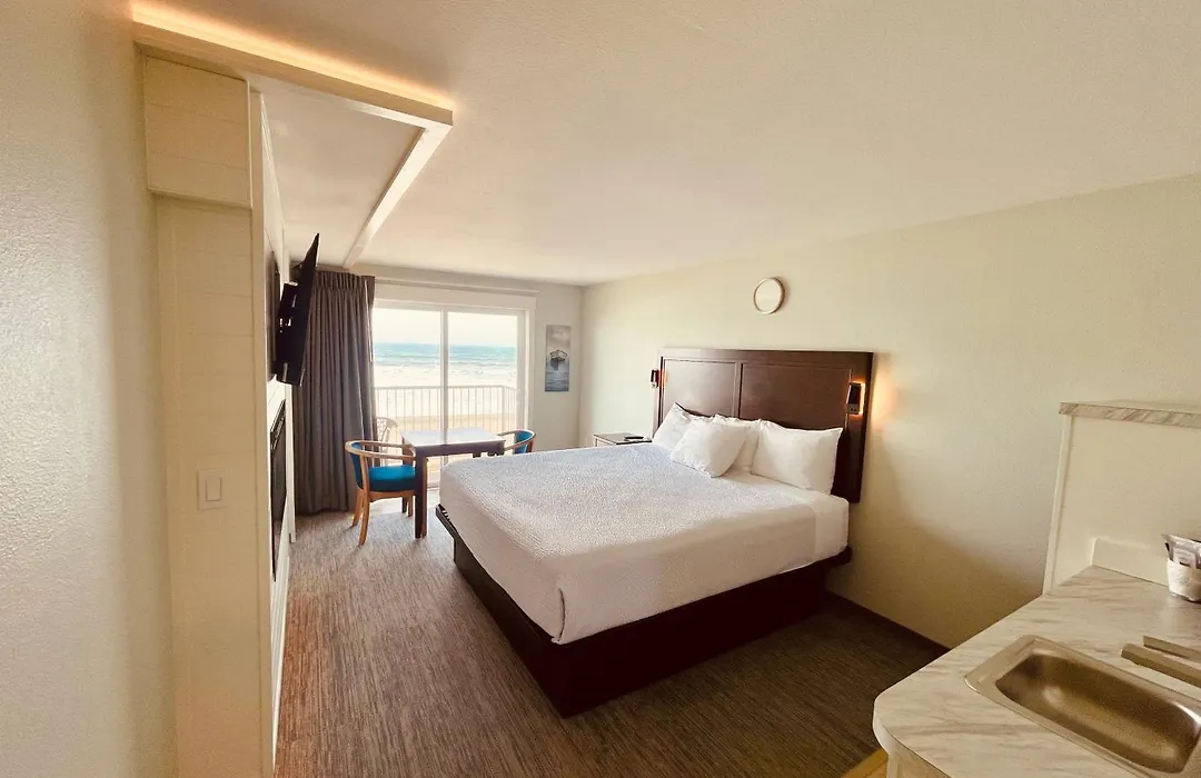 The Sandcastle Beachfront Hotel-1