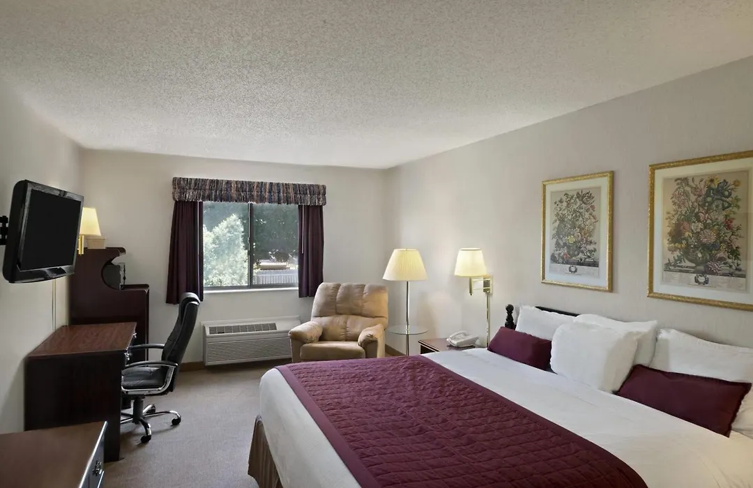 Baymont By Wyndham Whitewater-1