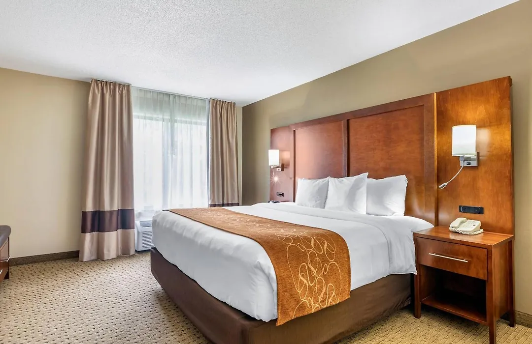 Comfort Suites Grand Rapids North-1