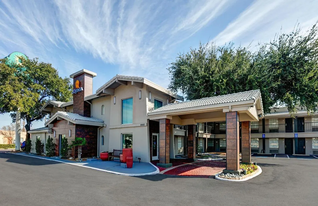 La Quinta Inn By Wyndham Dallas Uptown-1