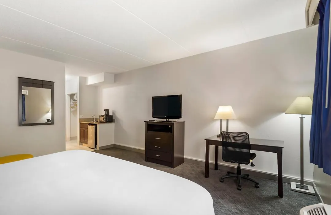 Comfort Inn & Suites Mundelein-Vernon Hills-1