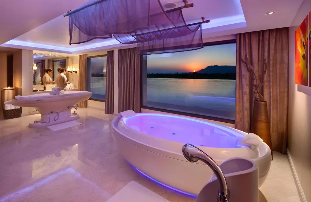 Hilton Luxor Resort & Spa-1