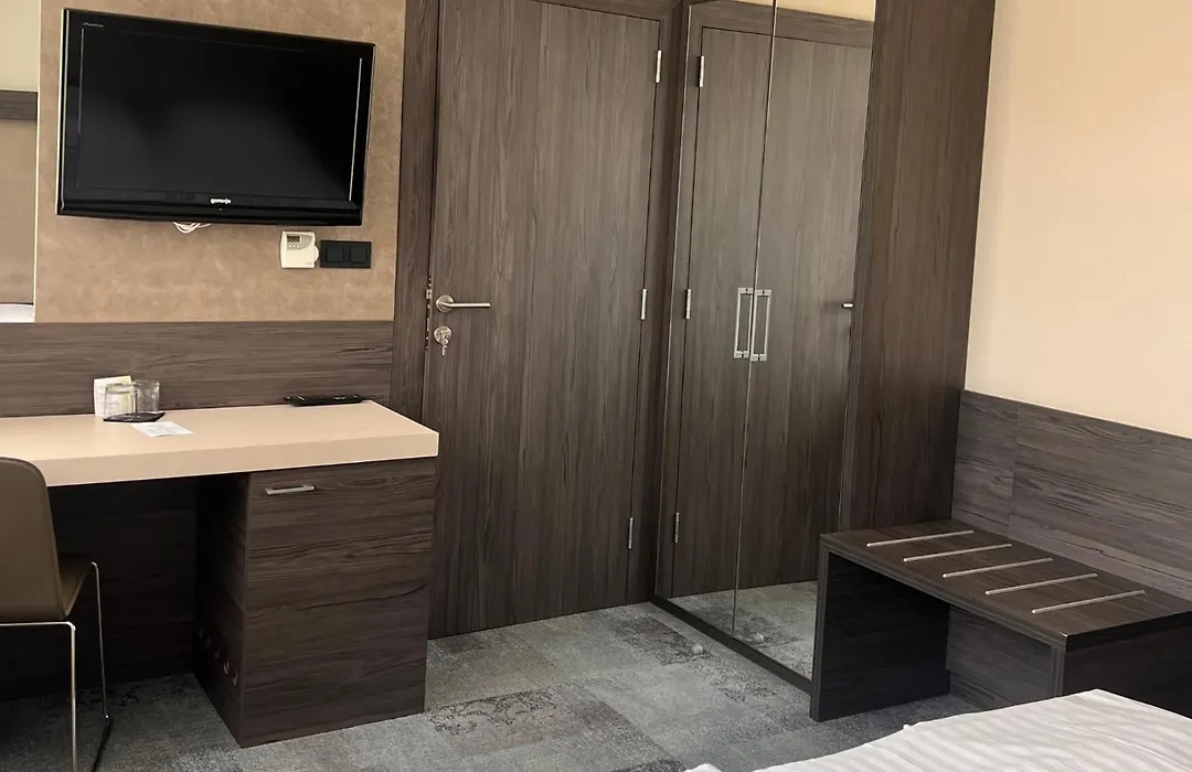 Hotel Paka-1