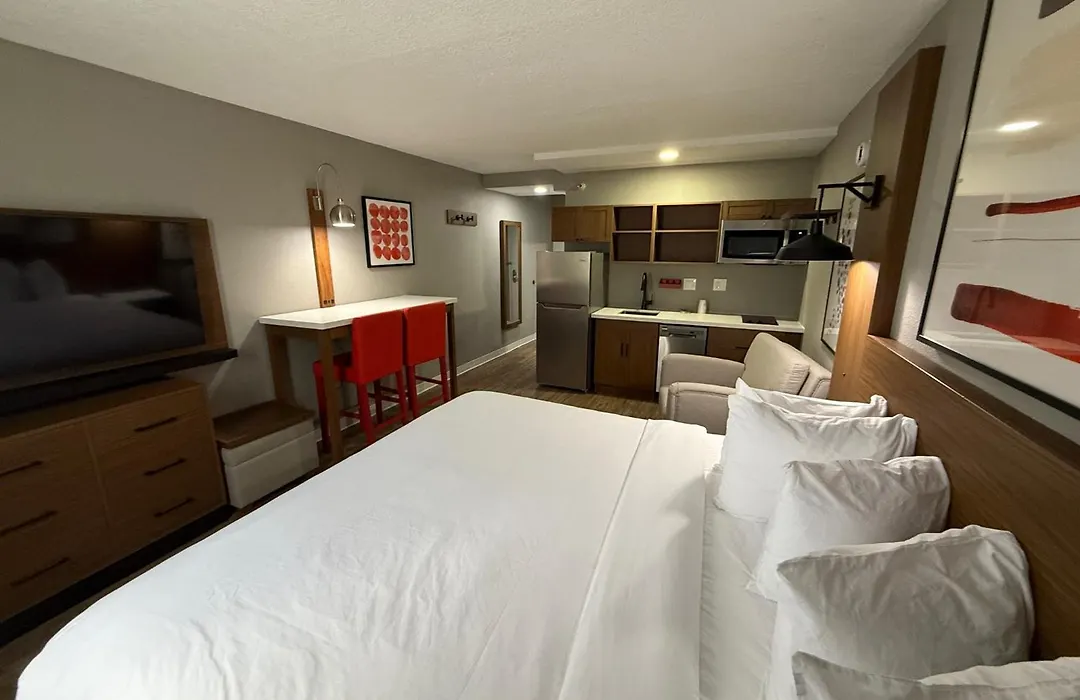 Ramada By Wyndham Albuquerque Midtown-1